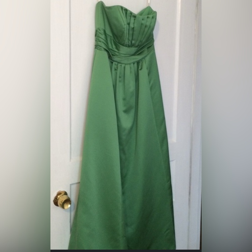 David's Bridal Strapless Bridesmaid Dress / Size 4 - Picture 5 of 13